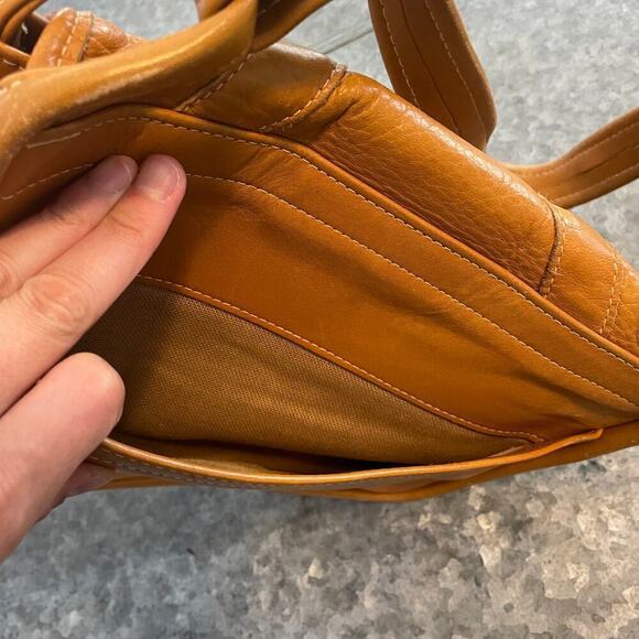 Vintage Tan Camel Leather Vinyl Turn Lock Shoulder Bag Purse Brown Gold Retro - Picture 8 of 14